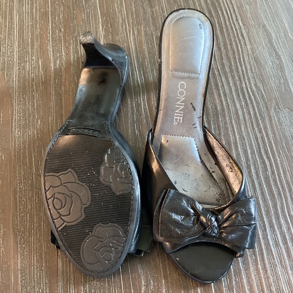 Ladies Connie heeled shoes with bow, leather upper size 9 1/2. - Picture 8 of 10